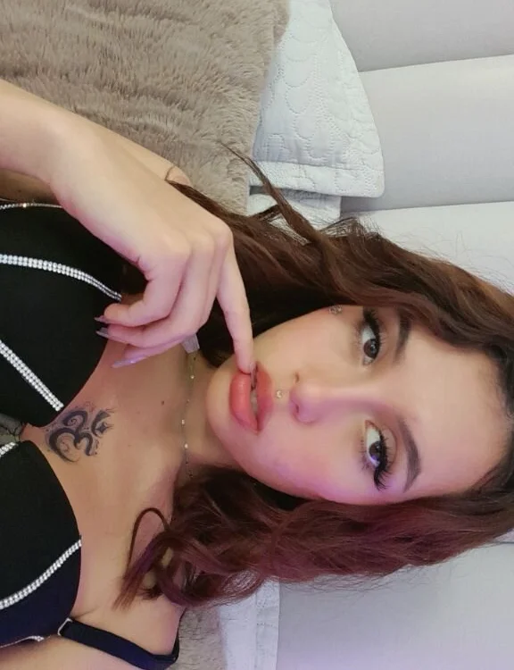 Luna_vans_ Adlı Modelin Çevrimdışı XXX Sohbeti