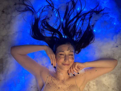 Image 1 of MissEmilyMiller, female webcam model,  years old, on live webcam