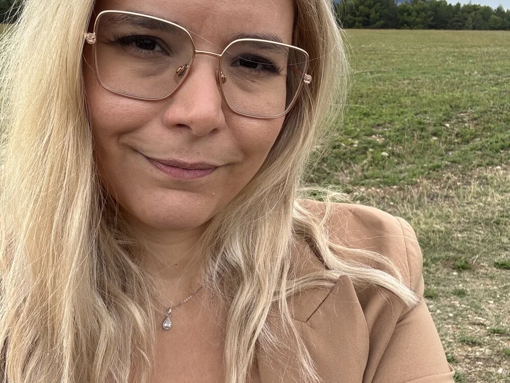 EmyLana Offline XXX-Chat