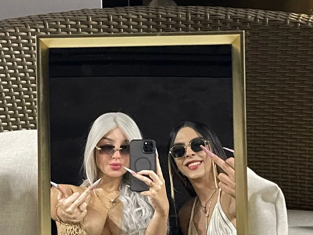 Susi_and_aquaria's Offline XXX Chat