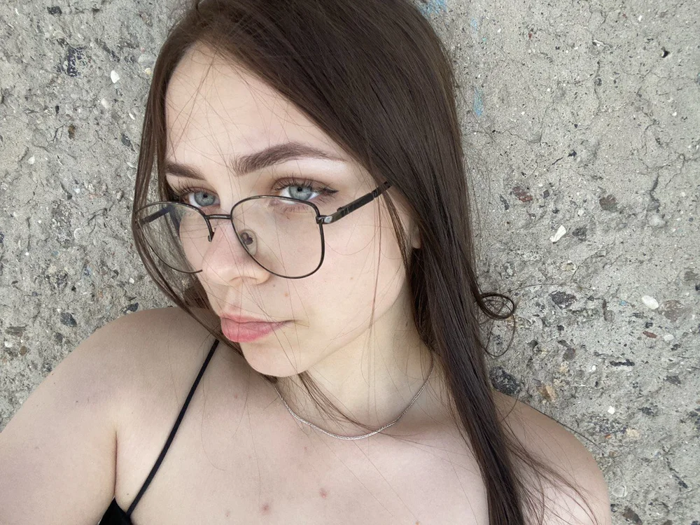 MiaaRobinson's Offline Chat Room