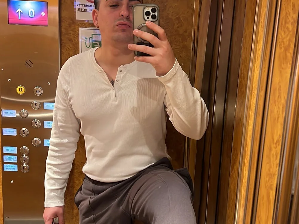 ombra99 Chat XXX offline