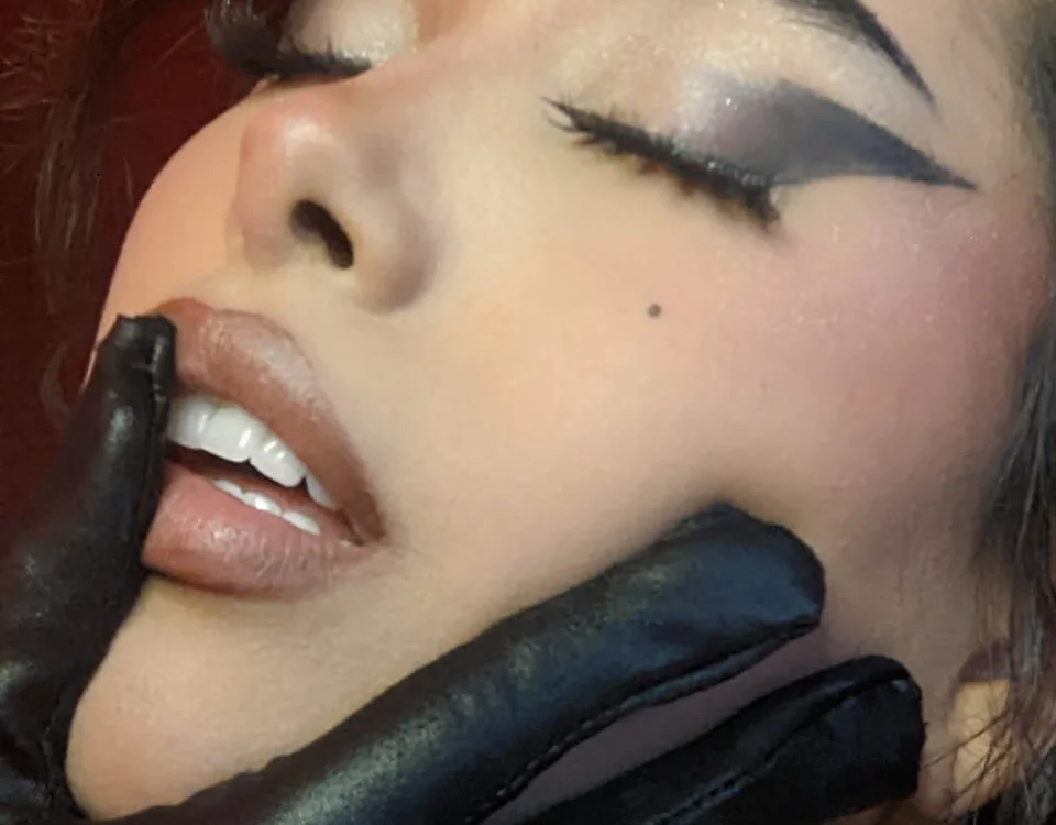 willow_poisson Chat XXX offline