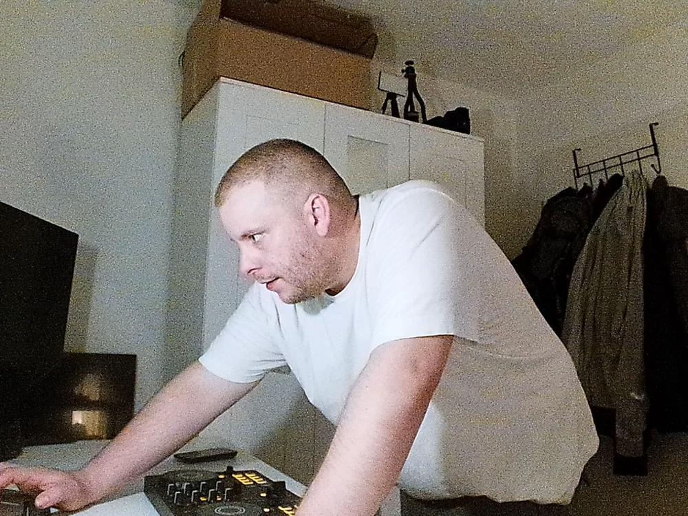 SLAVEAUSLAHR offline chatrum