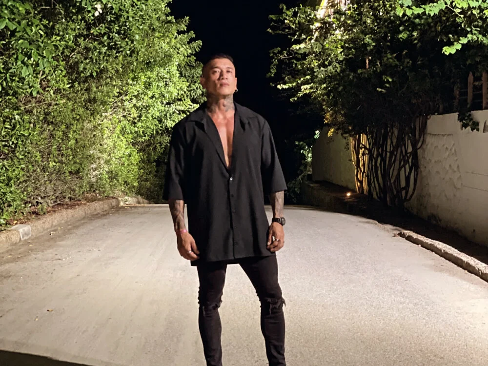 Dantesuarez28 Adlı Modelin Çevrimdışı XXX Sohbeti