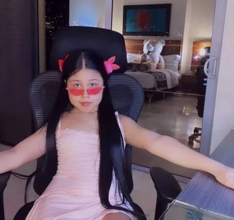 CleopatraStar's Offline Chat Room