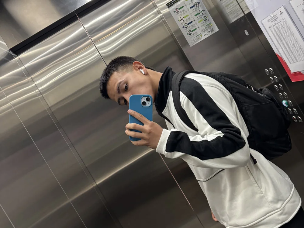 Offline XXX chat modela santiagoo_madrid