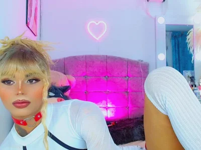 Profile thumbnail for IzzyHotGirl