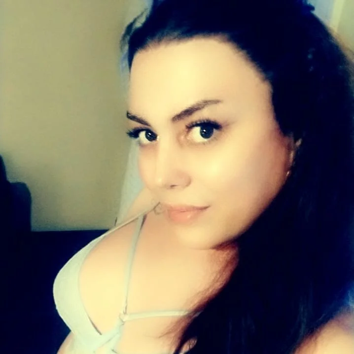 shemalegozde's Offline Chat Room