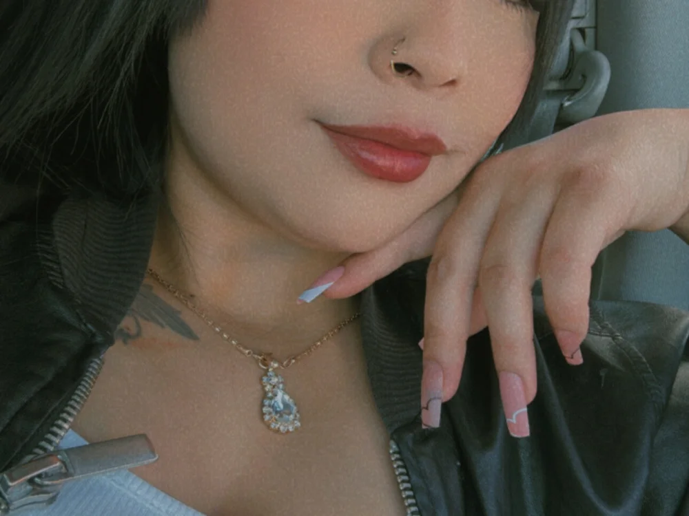 Ashley_2000's Offline Chat Room