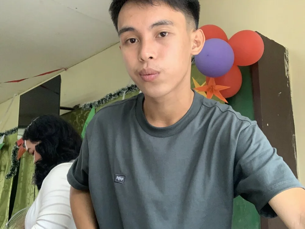 Hotkurty69 离线XXX聊天