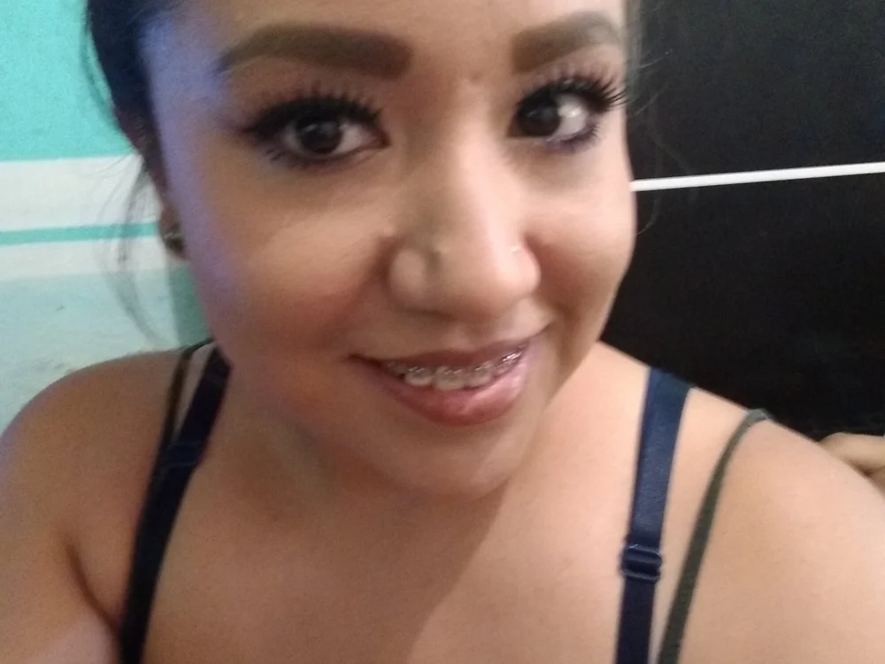 laura22a11's Offline Chat Room