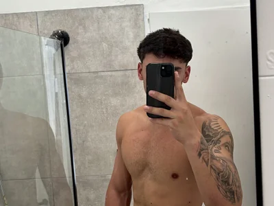 Miller99 Male Brunette Live Webcam Striptease