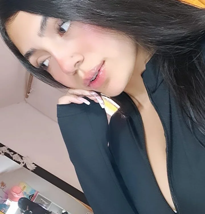 cami_goddess_r's Offline XXX Chat