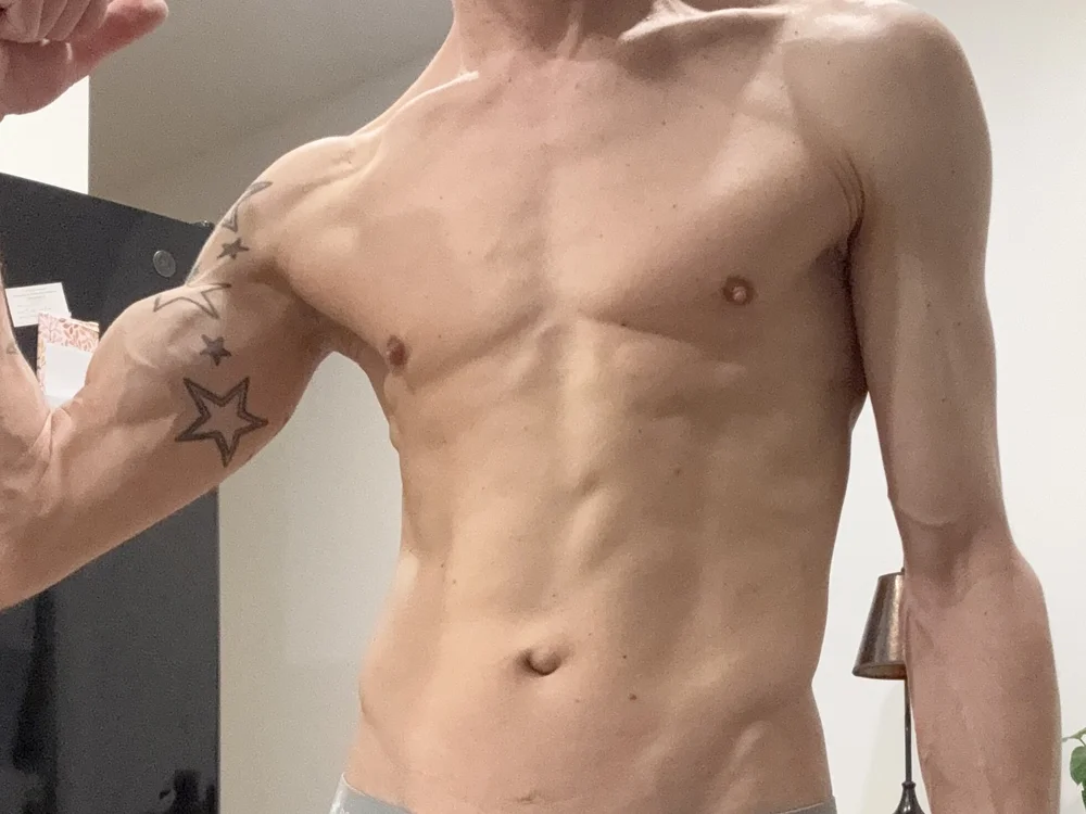 Nicholas080184's Offline XXX Chat
