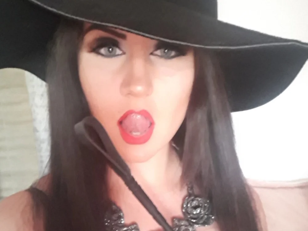 QueenLilithManson offline chatrum