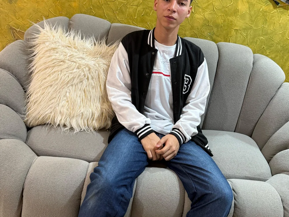 ห้องแชทออฟไลน์ของ NoahMiller2