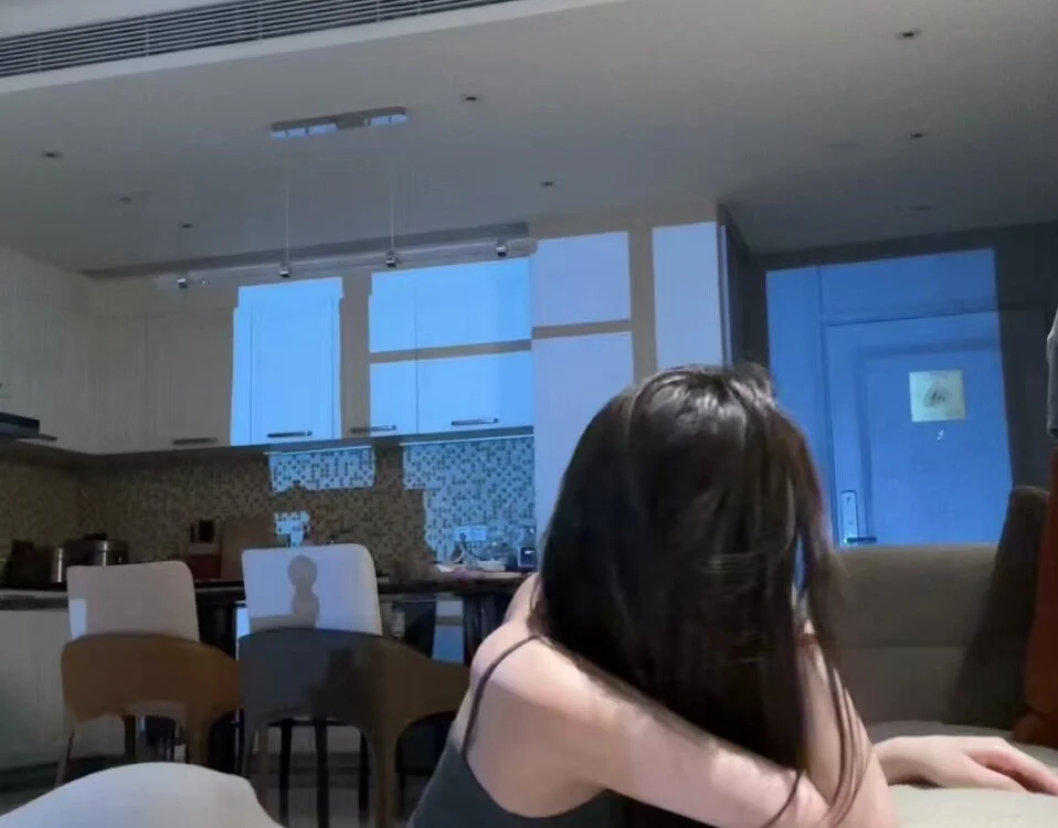 white--20's Offline Chat Room