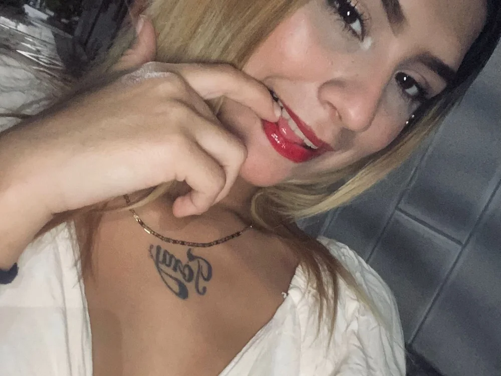 emma_x1 Offline XXX-Chat