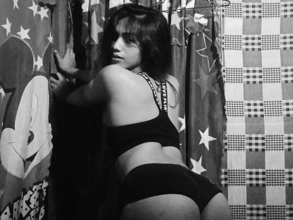 twerkalicious_babyj69 離線 XXX 聊天