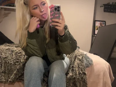 Blondie_Sofia_Essexbabe