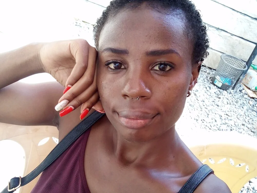 Miss_Lunar Offline XXX Chat