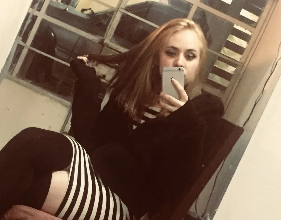 NICOLE_DREAMS' Offline Chat Room
