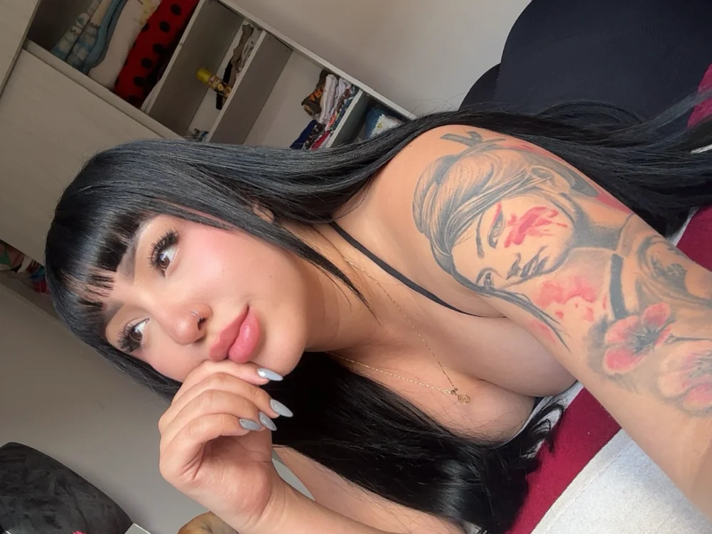 MiaAstra's Offline XXX Chat