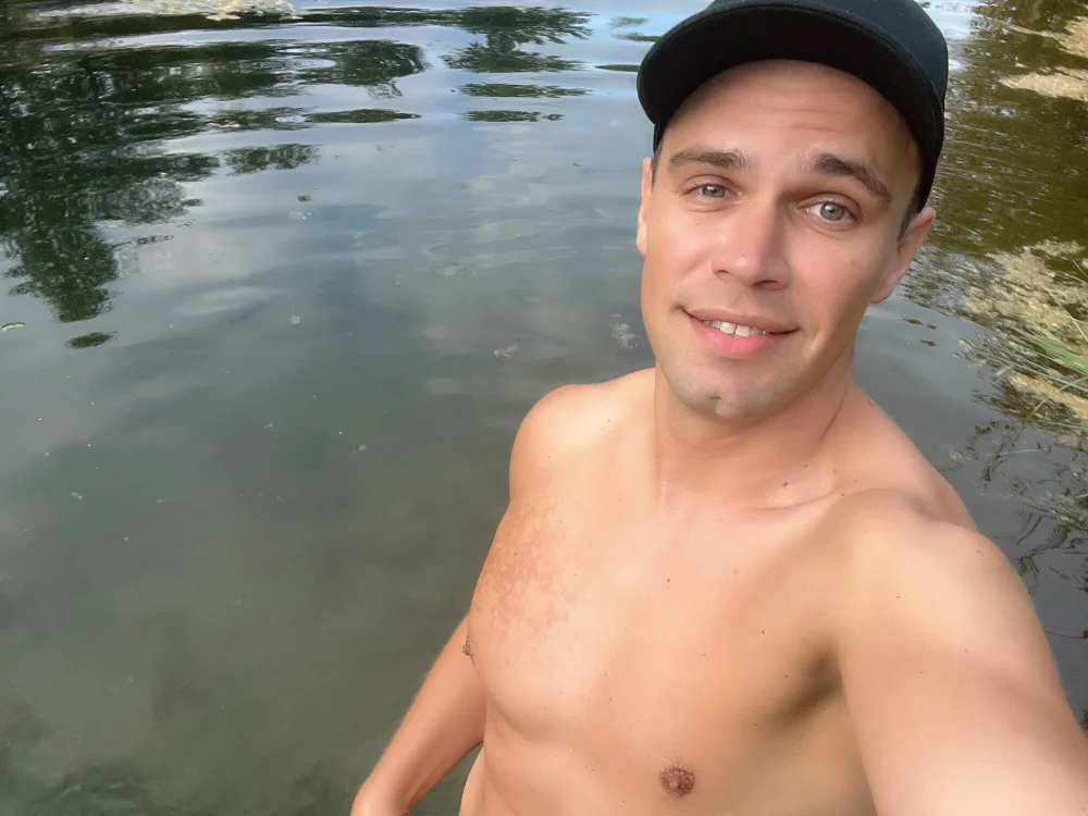 Offline XXX chat modela Marconudeboi