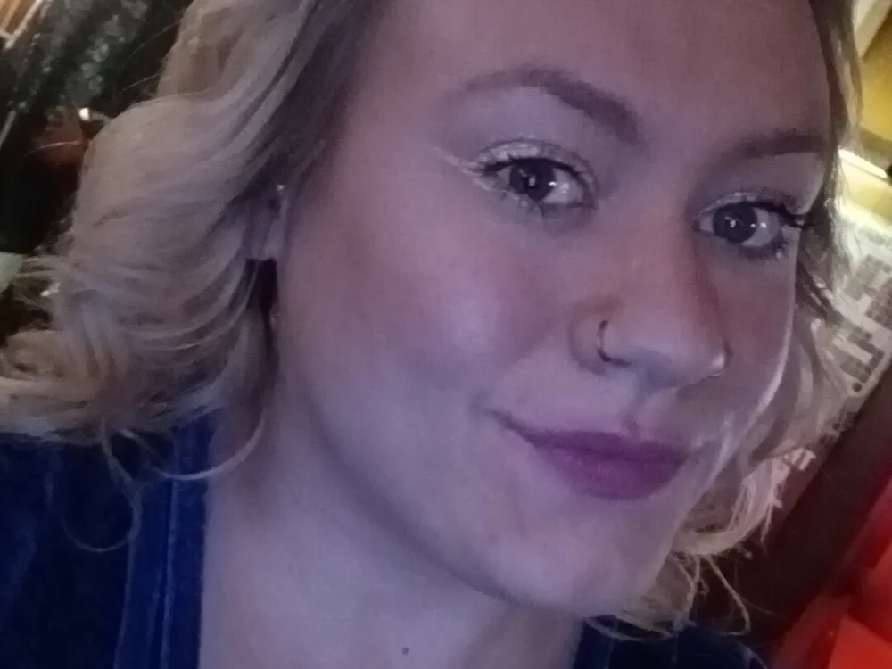 blondievu's Offline Chat Room