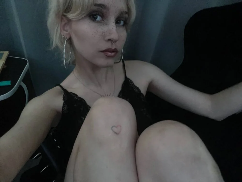 Cassi_Stonem's Offline XXX Chat