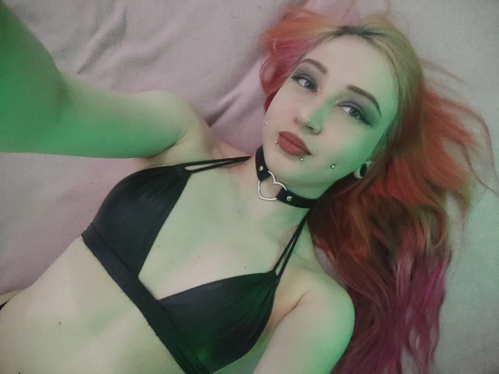 Emily_hardcore 오프라인 XXX 채팅