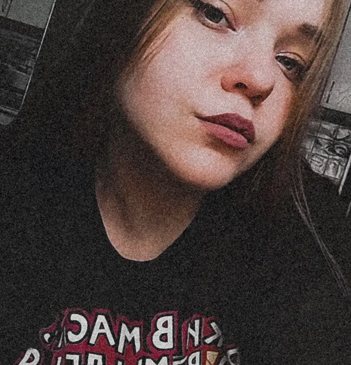 Arya_Gwen offline chatrum