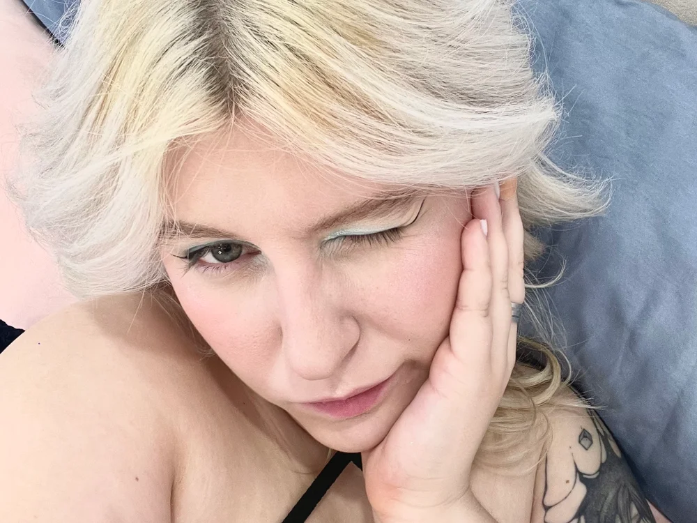 Flora_StallSecrets' Offline XXX Chat