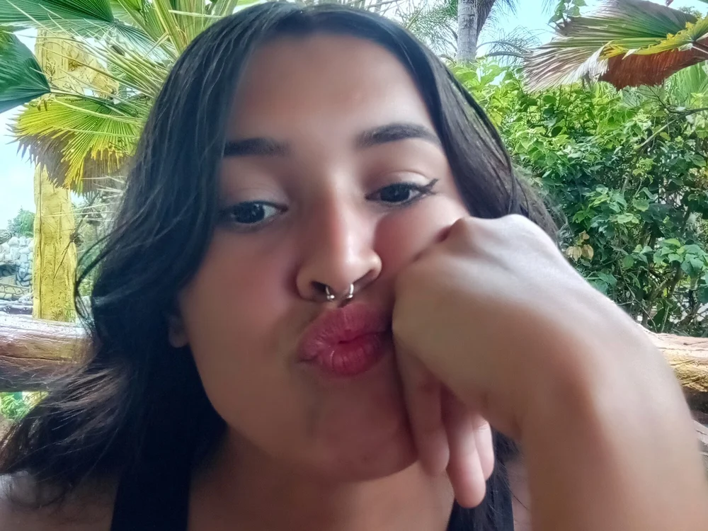 Carlahot25 offline chatrum
