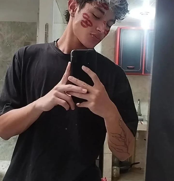 Bastian_wolf_'s Offline XXX Chat