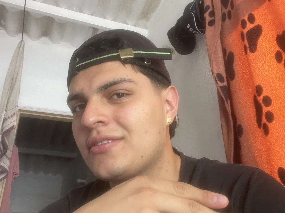 cachondohot123 Offline XXX-chat