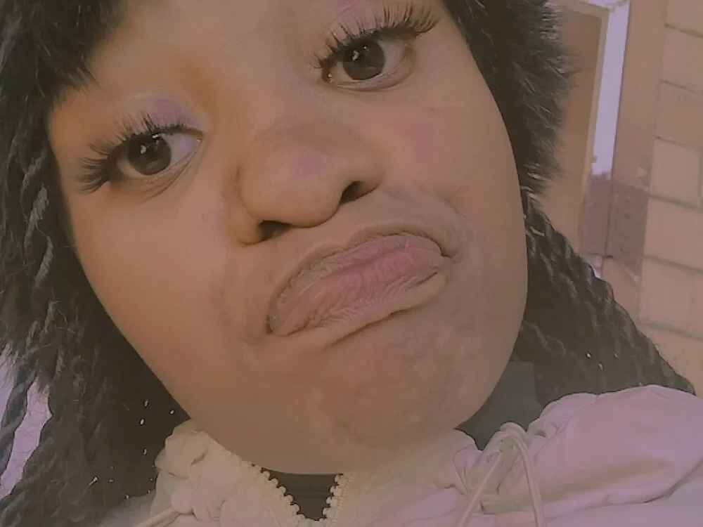 LonelyQueenxx25 – Offline XXX chat