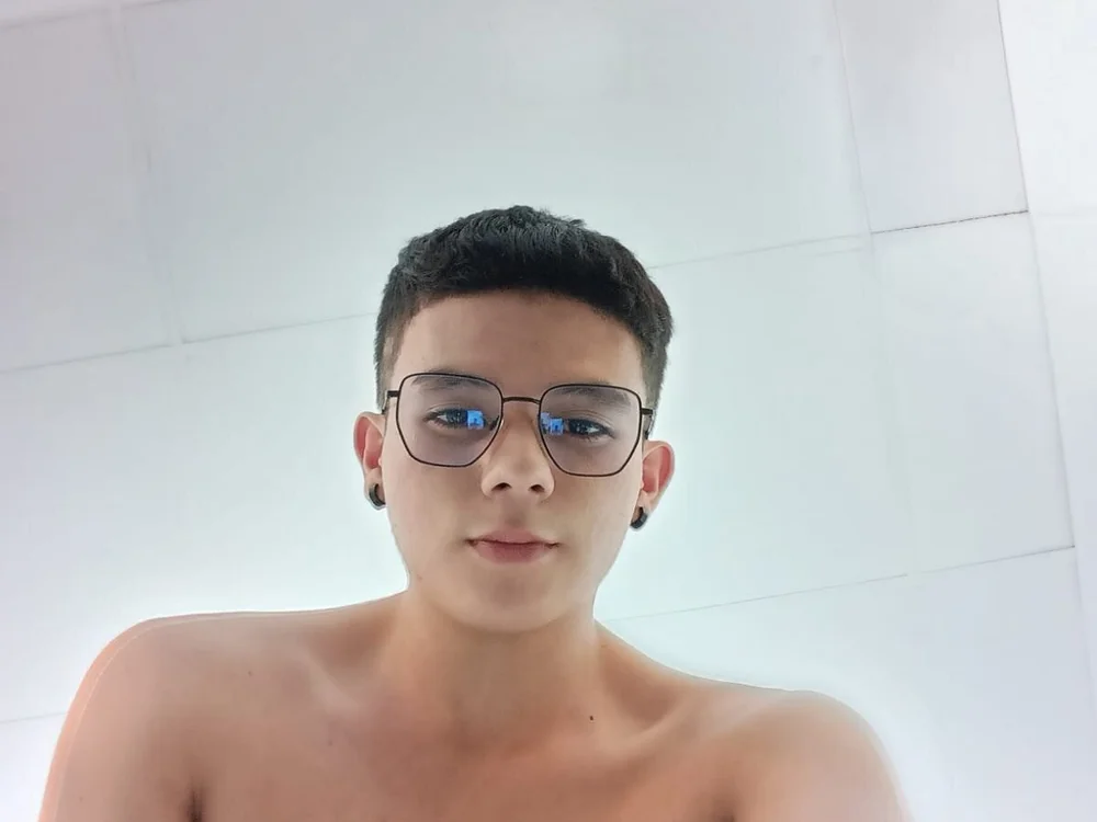 carlos_vegaa Offline XXX Chat