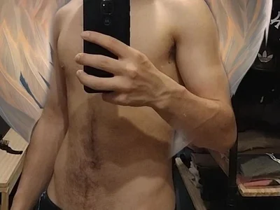 Nutri_Bi Male Smallaudience Live Webcam Striptease