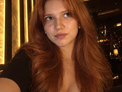 IlianaGoller Female Twerkwhite Adult Webcam