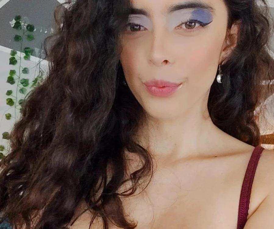 MiaMonroe149's Offline Chat Room