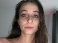 sexyynadjaa's Offline Chat Room