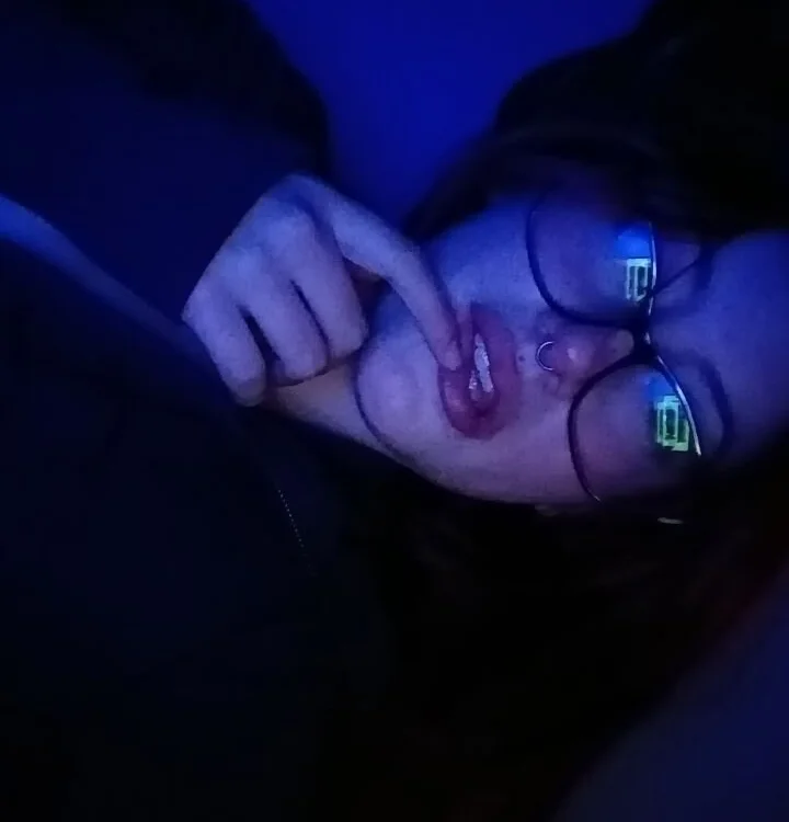 XMistycCherryX's Offline XXX Chat