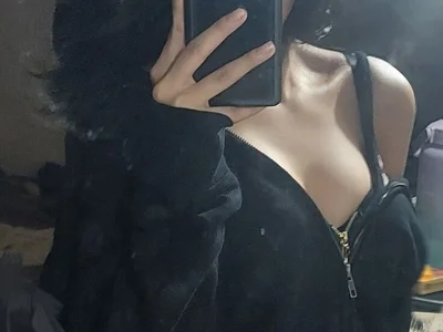 vanshi- — live female cam