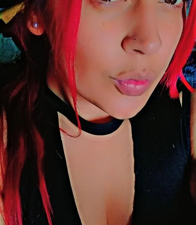 Courtney_01's Offline Chat Room