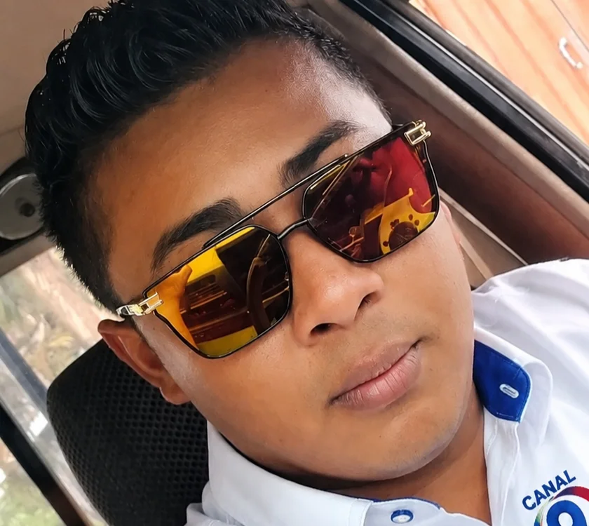 Omar12345y's Offline XXX Chat