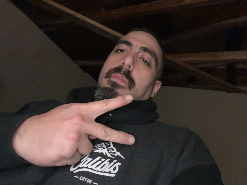 HardderUFall's Offline Chat Room