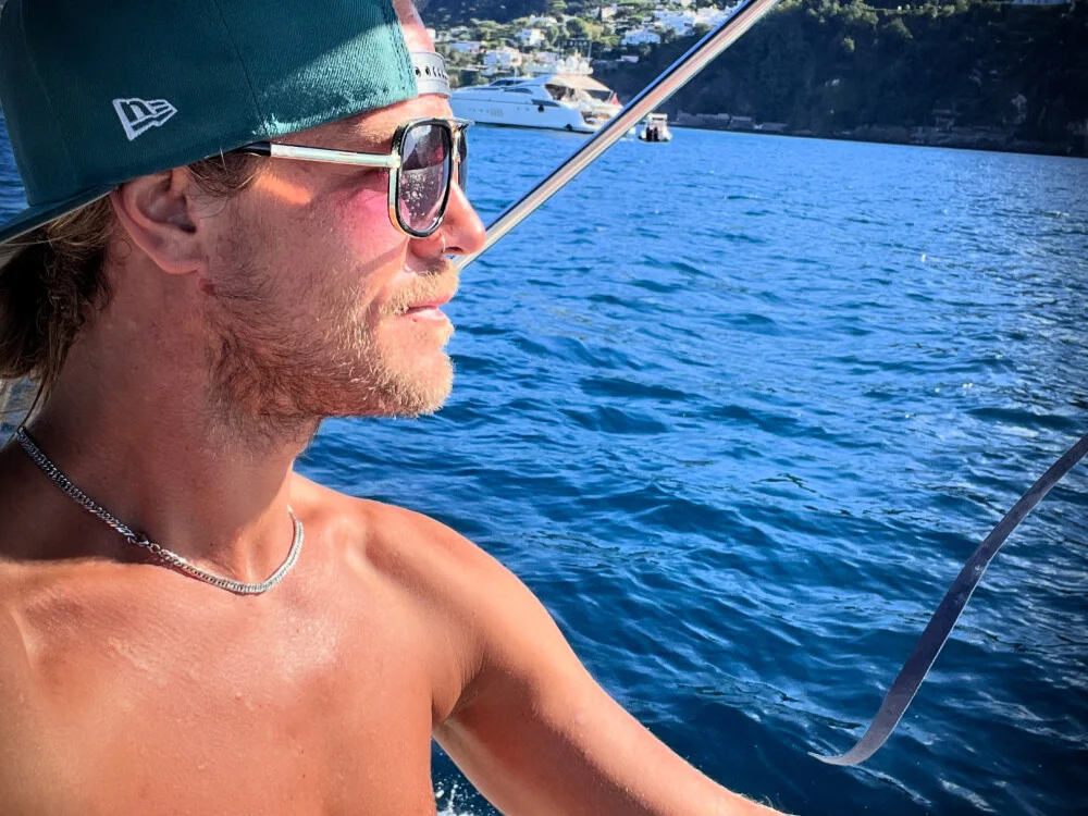 Charmeboy4_20 Offline XXX Chat