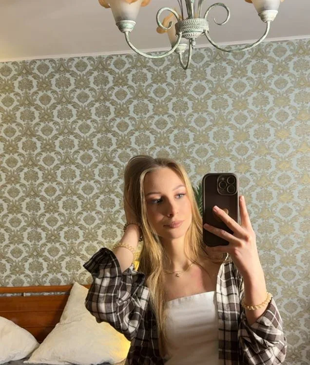 AmilyAmilli cam model